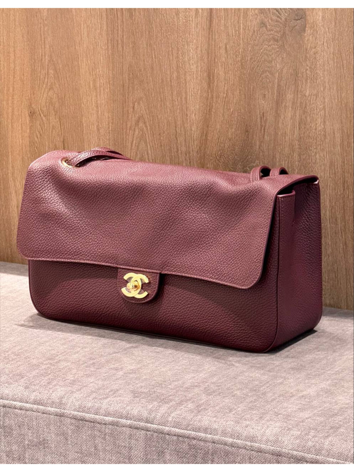 1 Женская сумка Chanel бордового цвета, артикул 344225