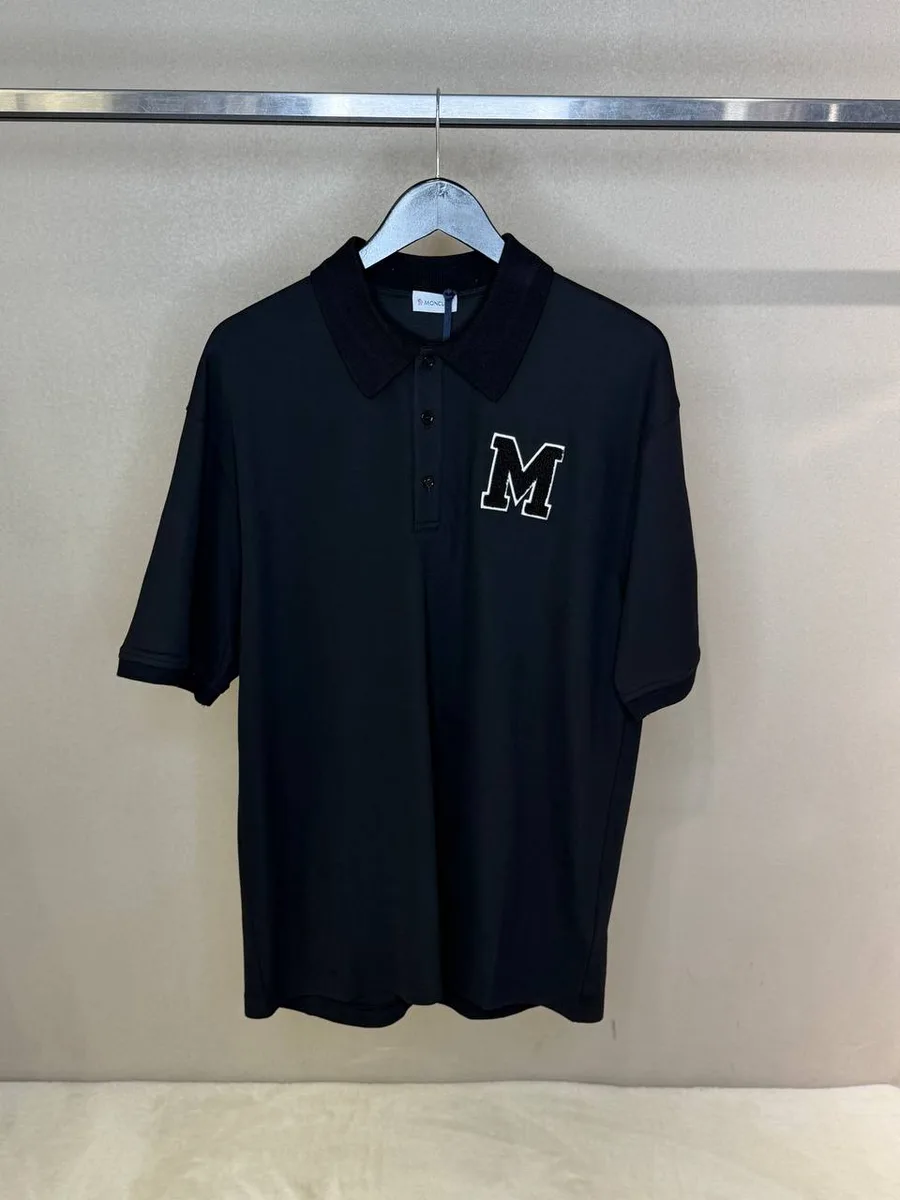 344074_1 Мужское поло Moncler чёрного цвета, артикул 344074