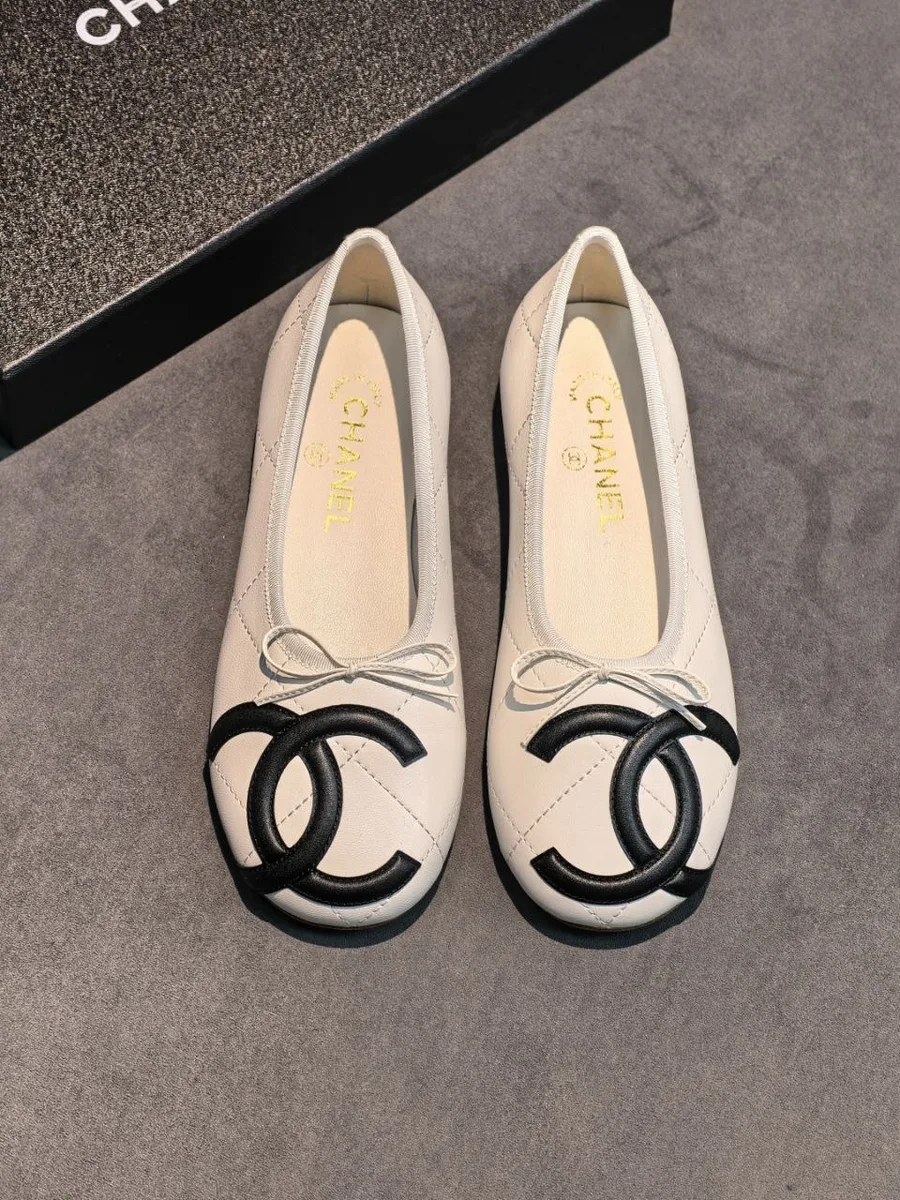 344097_1 Женские балетки Chanel белого цвета, артикул 344097