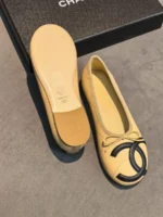 Женские балетки Chanel бежевого цвета, артикул 344100 — фото 5