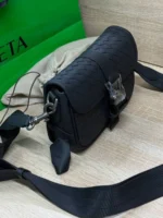 Мужская сумка мессенджер Bottega Veneta чёрного цвета, артикул 344208 — фото 4