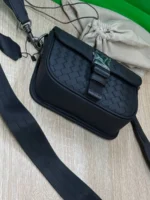 Мужская сумка мессенджер Bottega Veneta чёрного цвета, артикул 344208 — фото 5