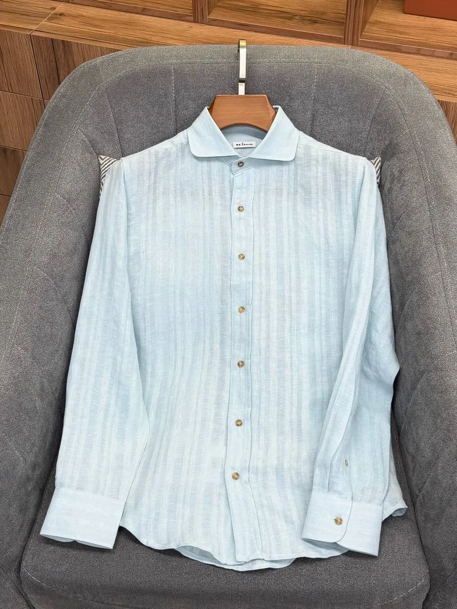 344366_1 Мужская рубашка Kiton голубого цвета, артикул 344366