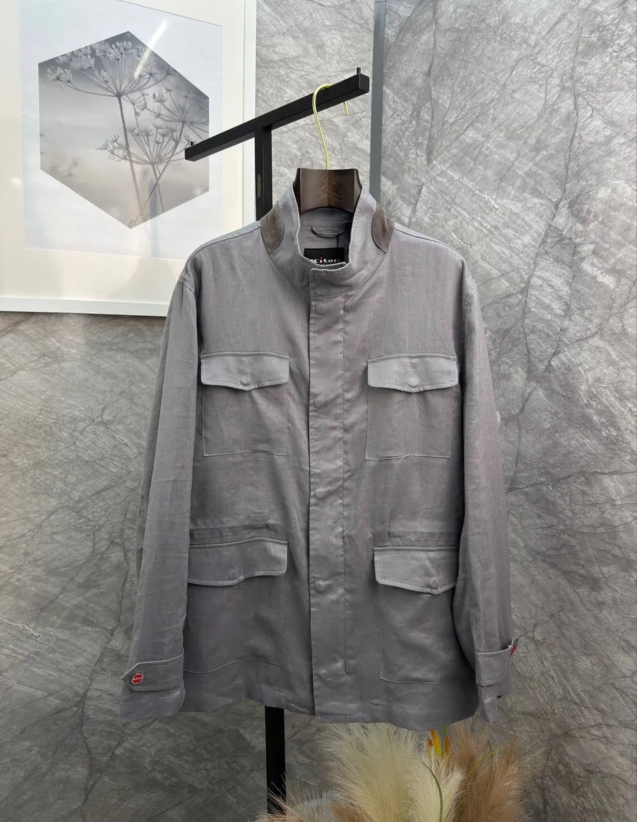 344402_1 Мужская ветровка Kiton серого цвета, артикул 344402