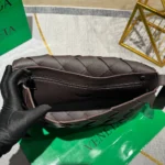 Мужская сумка мессенджер Bottega Veneta коричневого цвета, артикул 344462 — фото 5