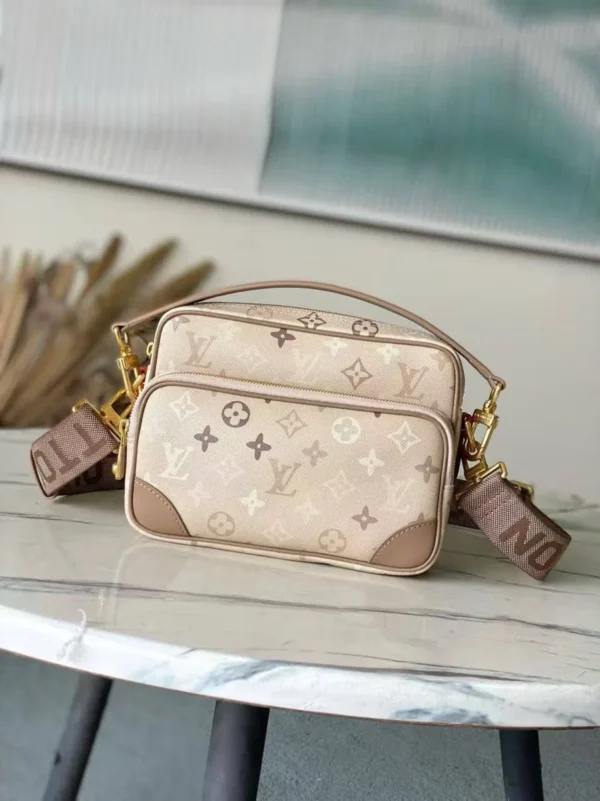 Сумка мессенджер LOUIS VUITTON