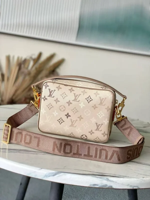 Сумка мессенджер LOUIS VUITTON — фото 2