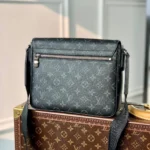 Мужская сумка мессенджер Louis Vuitton чёрного цвета, артикул 344503 — фото 2