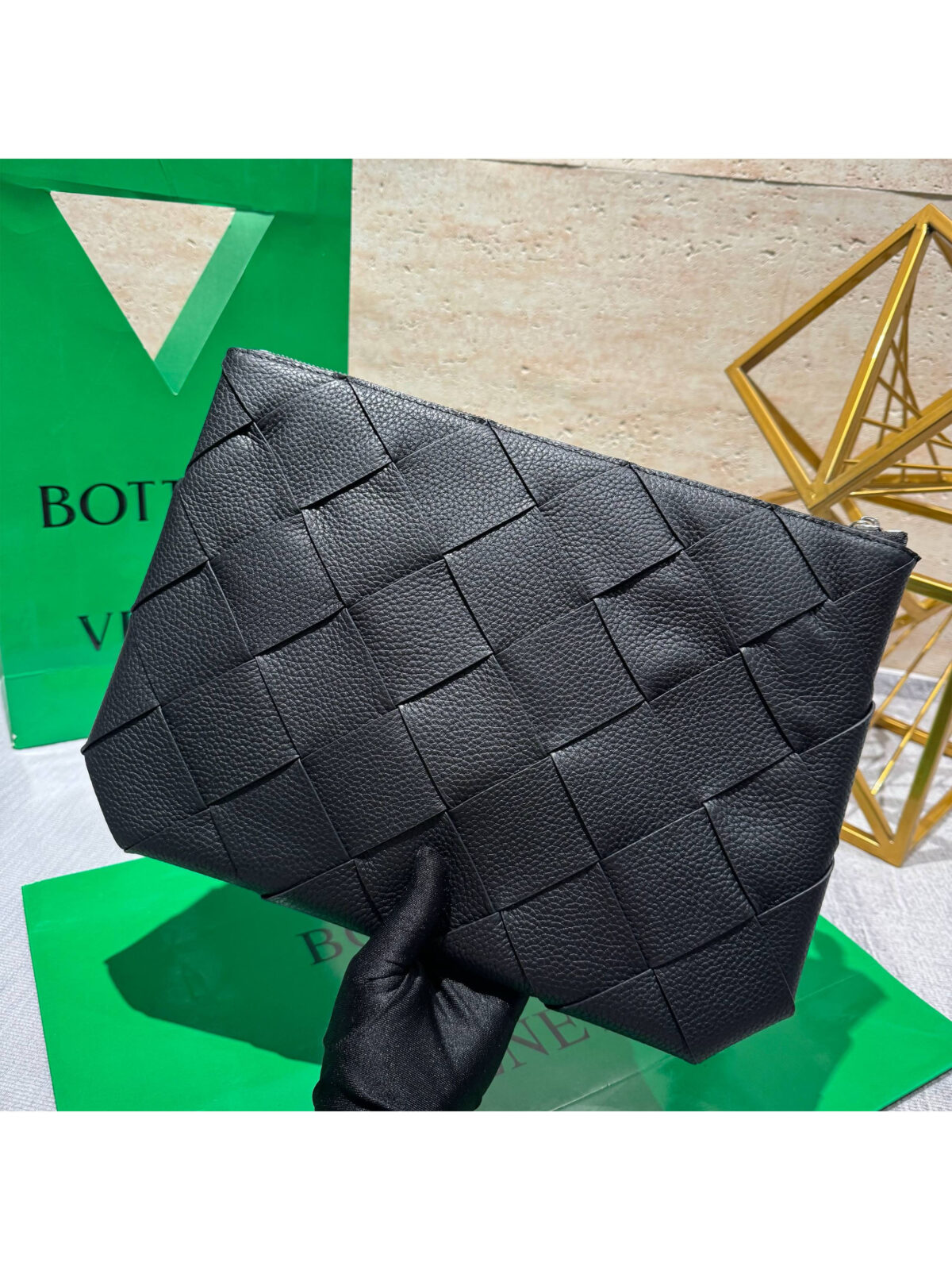 4 Мужской клатч Bottega Veneta чёрного цвета, артикул 344464