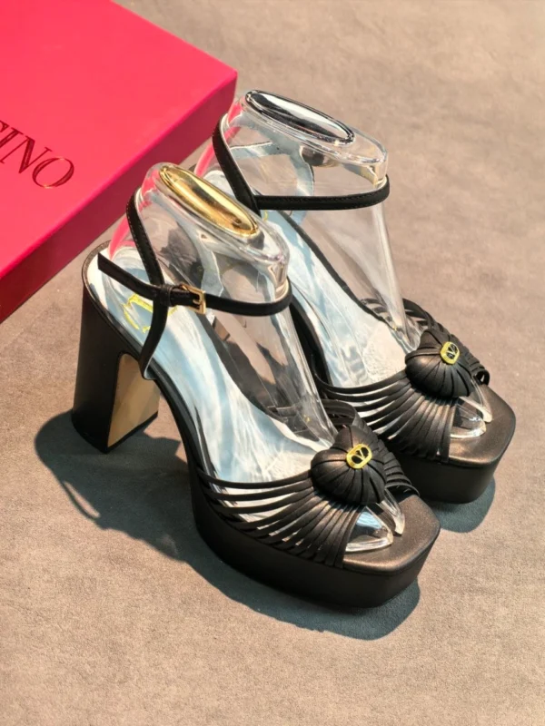 Босоножки VALENTINO