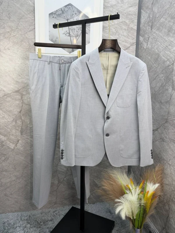 Костюм ISAIA