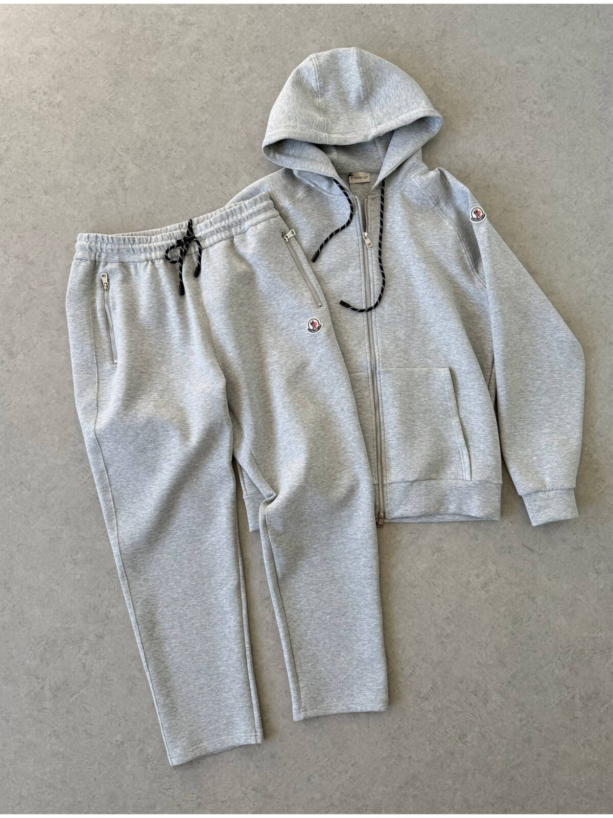 1 Мужской спортивный костюм Moncler серого цвета, артикул 345936