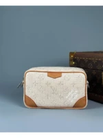 Мужская сумка мессенджер Louis Vuitton кремового цвета, артикул 344959