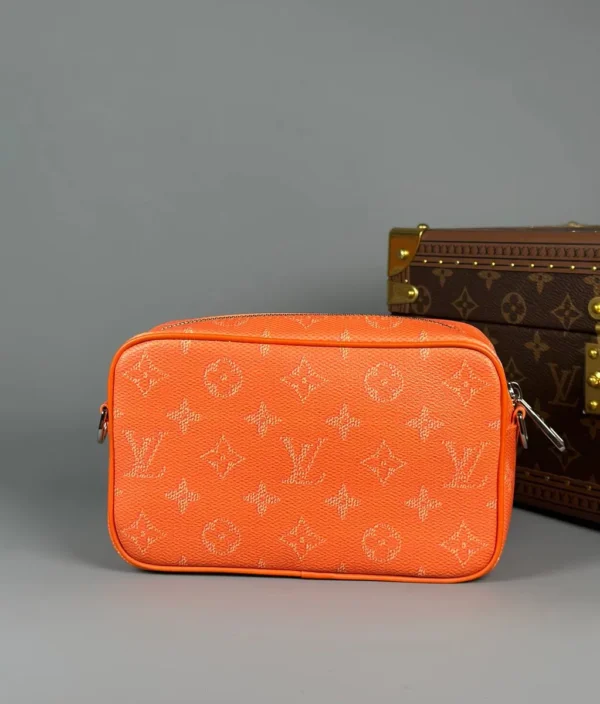 Сумка мессенджер LOUIS VUITTON — фото 2