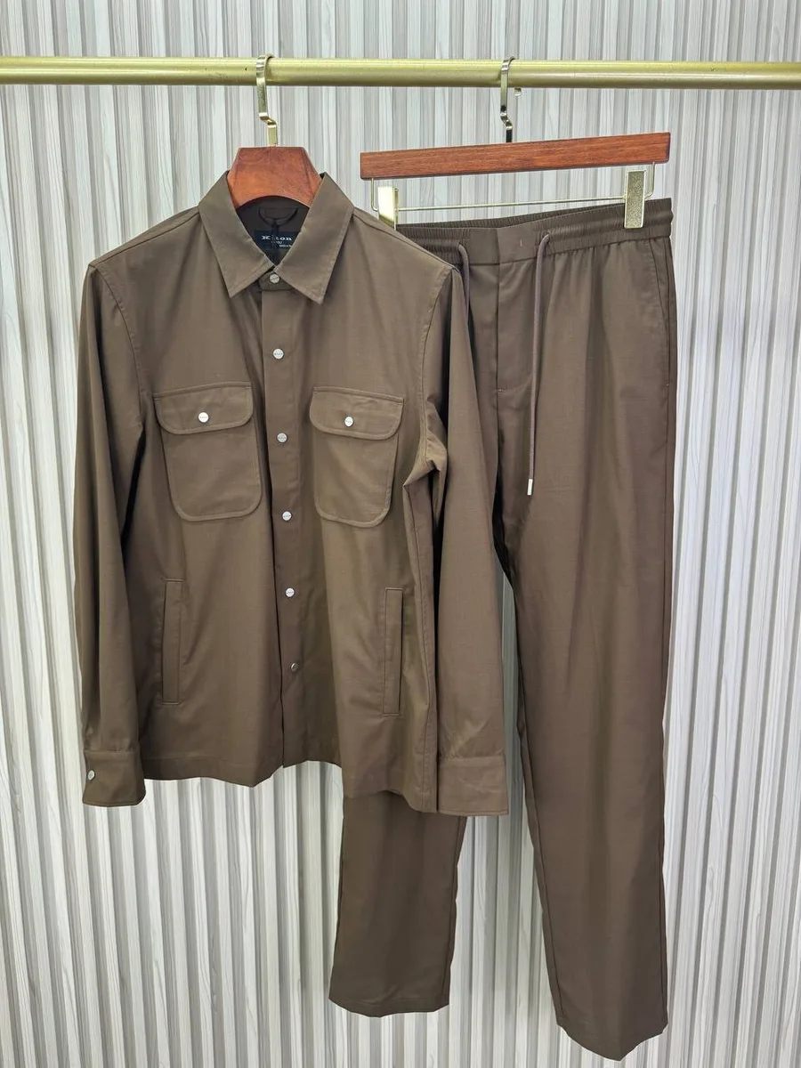 344995_1 Мужской костюм Kiton коричневого цвета, артикул 344995