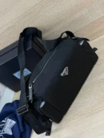 Мужская сумка мессенджер Prada чёрного цвета, артикул 345037