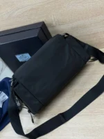 Мужская сумка мессенджер Prada чёрного цвета, артикул 345037 — фото 2