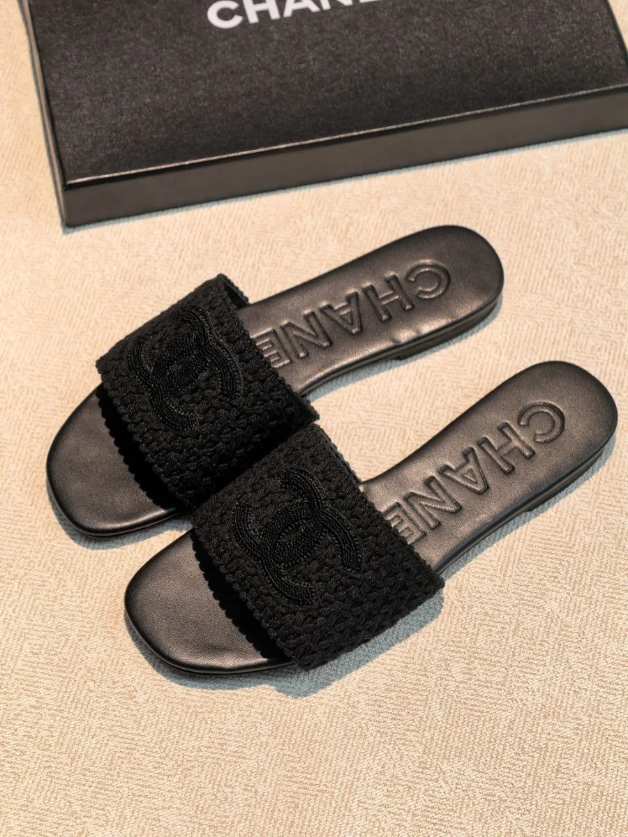 345059_1 Женские шлепанцы Chanel чёрного цвета, артикул 345059