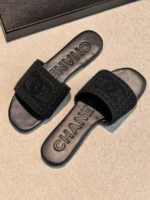 Женские шлепанцы Chanel чёрного цвета, артикул 345059 — фото 2