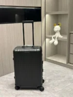 Мужской чемодан Rimowa чёрного цвета, артикул 345236 — фото 2
