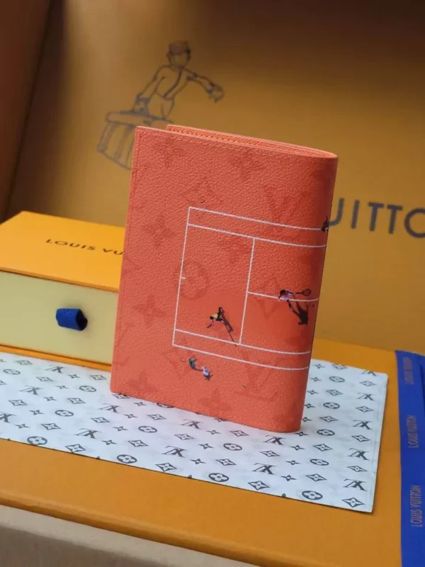 Обложка для паспорта LOUIS VUITTON — фото 2