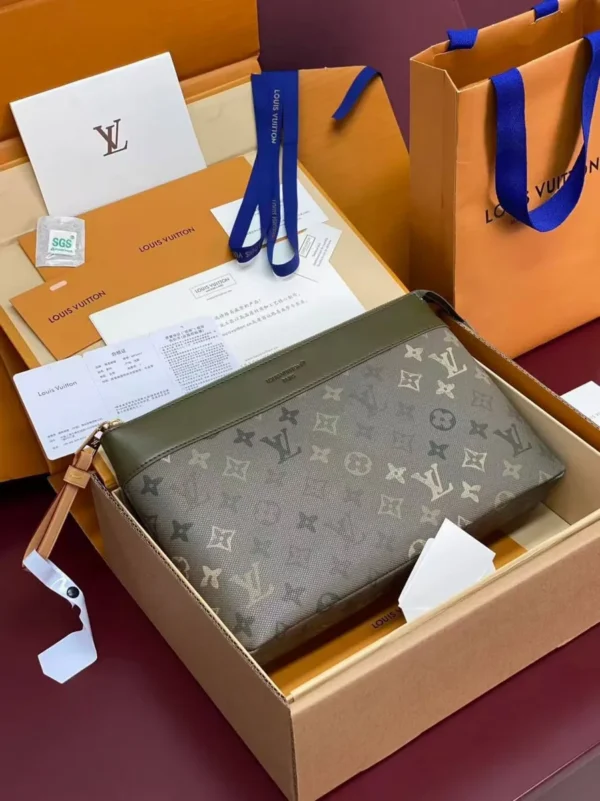 Клатч LOUIS VUITTON