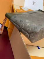 Мужской клатч Louis Vuitton цвета хаки, артикул 345247 — фото 4