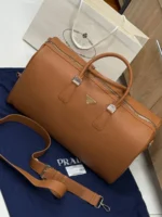 Мужская дорожная сумка Prada коричневого цвета, артикул 345315