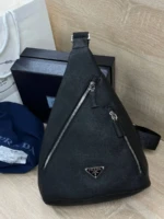 Мужская сумка-слинг Prada чёрного цвета, артикул 345318
