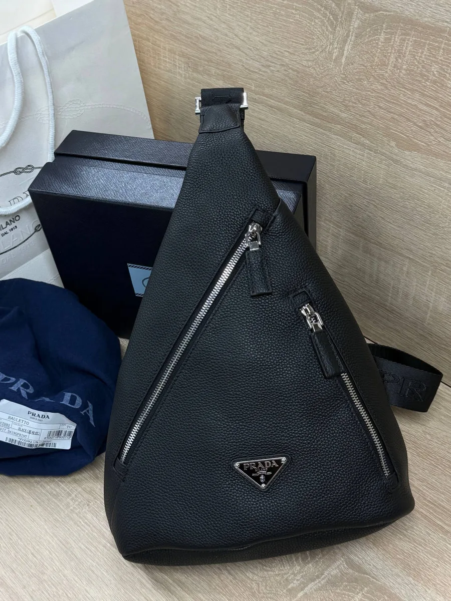 345318_1 Мужская сумка-слинг Prada чёрного цвета, артикул 345318