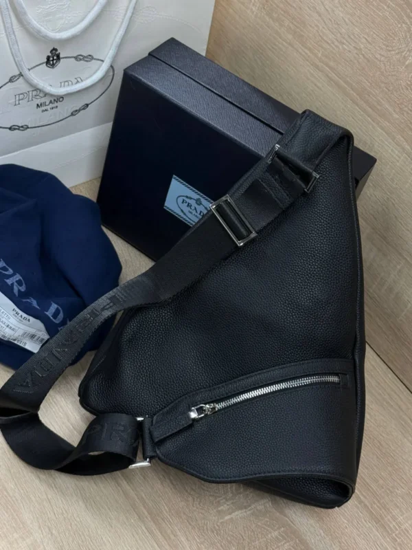 Сумка слинг PRADA — фото 2