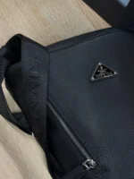 Мужская сумка-слинг Prada чёрного цвета, артикул 345318 — фото 6