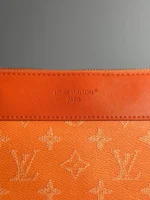 Мужской клатч Louis Vuitton оранжевого цвета, артикул 345323 — фото 4