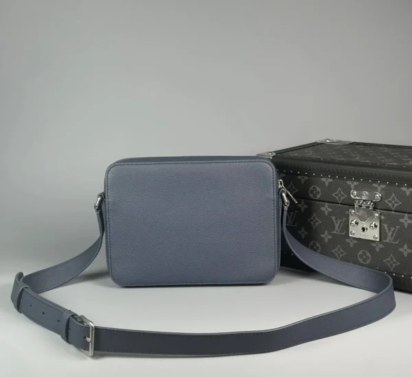 Сумка мессенджер LOUIS VUITTON — фото 2