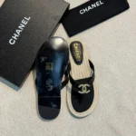 Женские шлепанцы Chanel чёрного цвета, артикул 345431 — фото 6