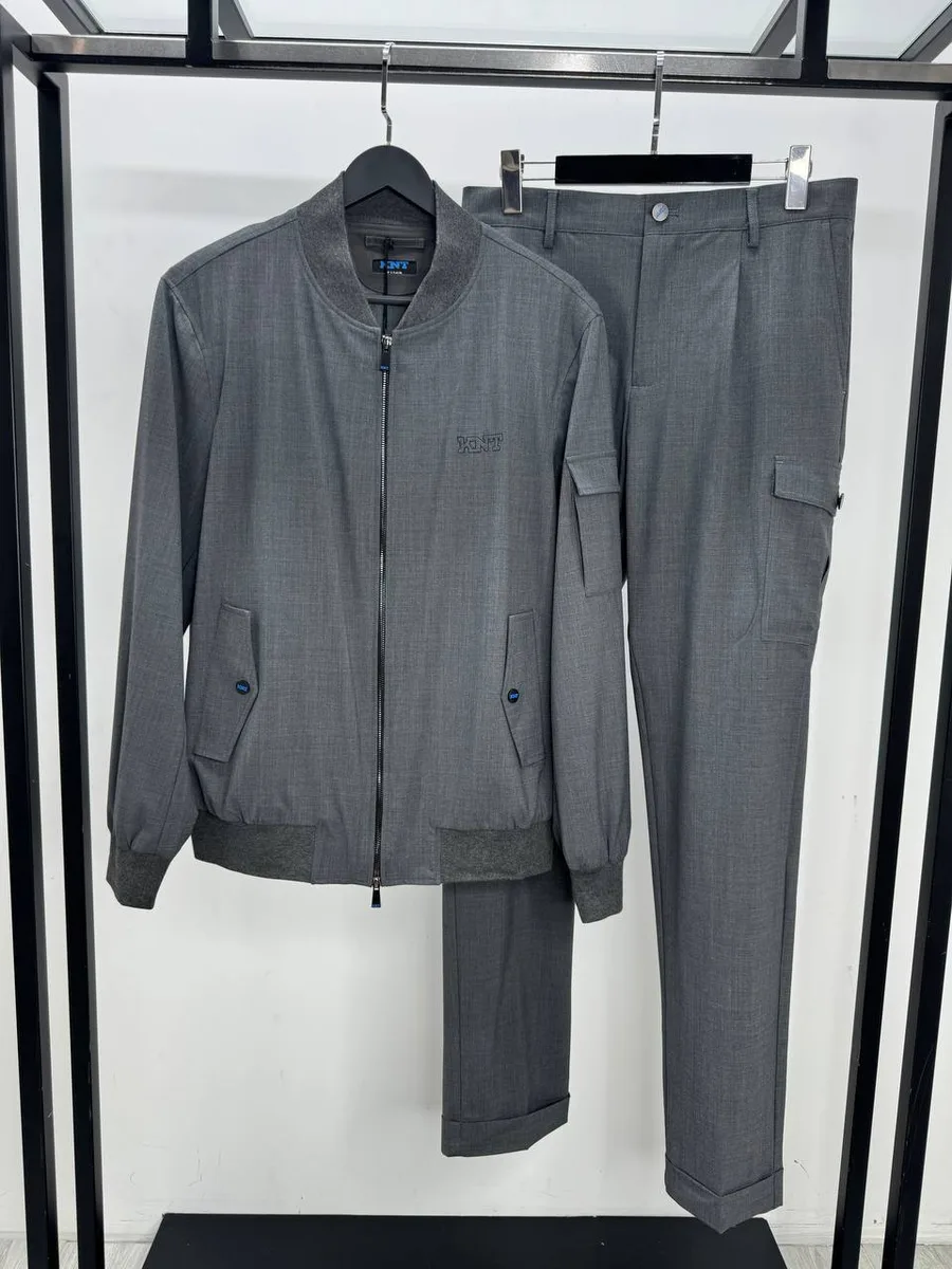 345481_1 Мужской костюм Kiton серого цвета, артикул 345481