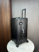 Мужской чемодан Rimowa чёрного цвета, артикул 345540 — фото 4