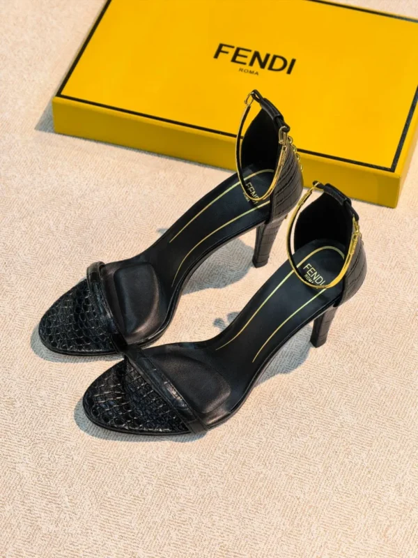 Босоножки FENDI
