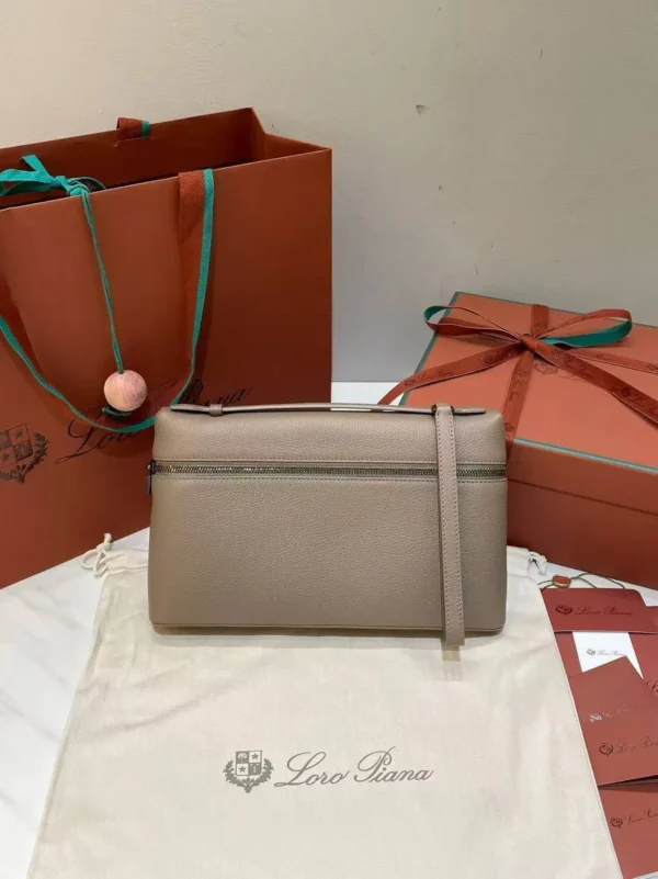 Клатч LORO PIANA
