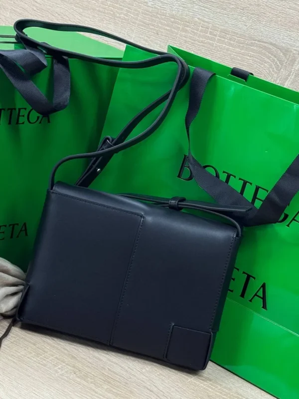 Сумка мессенджер BOTTEGA VENETA — фото 2