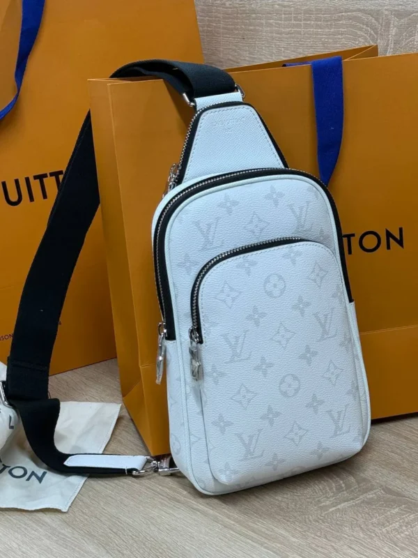 Сумка слинг LOUIS VUITTON