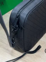 Мужская сумка мессенджер Bottega Veneta тёмно-синего цвета, артикул 345772 — фото 3