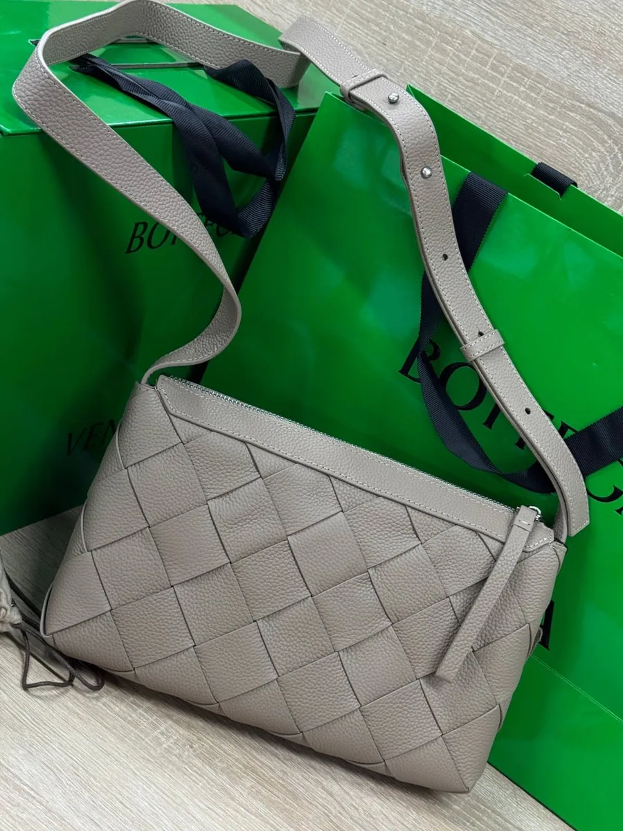 345773_1 Мужская сумка мессенджер Bottega Veneta серого цвета, артикул 345773