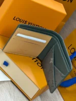 Мужской кошелек Louis Vuitton цвета хаки, артикул 345955 — фото 3