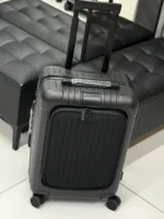 Мужской чемодан Rimowa чёрного цвета, артикул 345972