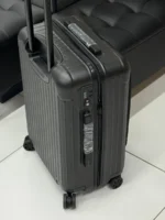Мужской чемодан Rimowa чёрного цвета, артикул 345972 — фото 6