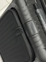 Мужской чемодан Rimowa чёрного цвета, артикул 345972 — фото 7
