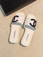 Женские шлепанцы Chanel белого цвета, артикул 345993 — фото 4