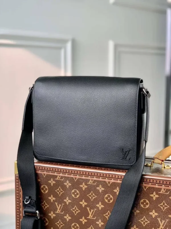 Сумка мессенджер LOUIS VUITTON