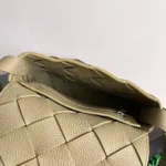 Мужская сумка мессенджер Bottega Veneta цвета хаки, артикул 346106 — фото 7